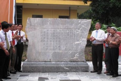 Đặt phiên bản Bia Lê Lợi tại Khu di tích lịch sử Lam Kinh