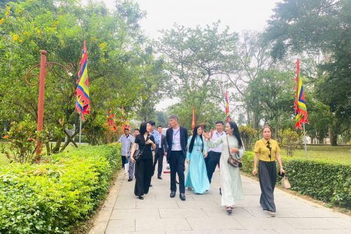 doan-dai-bieu-hoi-nghi-xuc-tien-dau-tu-tinh-thanh-hoa-nam-2026-tham-quan-di-tich-quoc-gia-dac-biet-lam-kinh