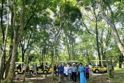 thong-bao-ve-viec-mien-ve-tham-quan-tai-di-san-the-gioi-thanh-nha-ho-va-di-tich-quoc-gia-dac-biet-lam-kinh-nhan-dip-ky-niem-ngay-di-san-van-hoa-viet-nam-23-11-va-ngay-van-hoa-viet-nam-24-11-nam-2026